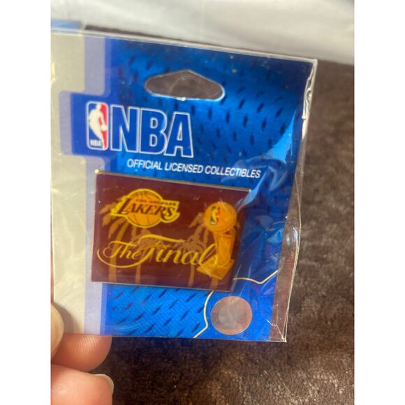 NBA official Licensed collectable pins Los Angels Lakers 3 pins - Picture 4 of 5